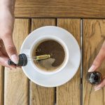 Pourquoi prendre du café infusé au CBD