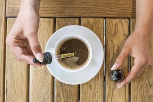 Pourquoi prendre du café infusé au CBD