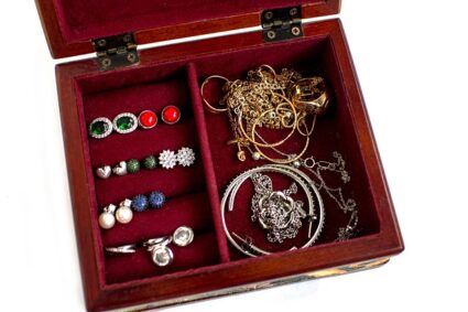 Alliance tendance ou personnalisée : le bijou qui vous ressemble