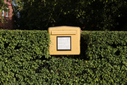 Comment personnaliser sa plaque de boîte aux lettres tout en respectant la loi ?